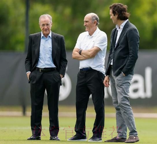 在与弗洛伦蒂诺交谈后 本泽马决定与皇马续约一年